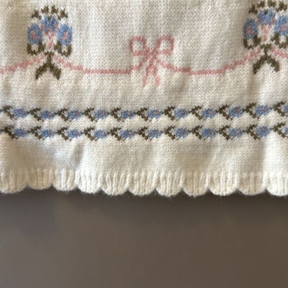 For Love Bell Knitted Skirt with Bow & Floral Design. Junior Size Small. - Picture 4 of 8